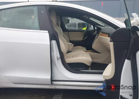 2019 Tesla Model S 100D/Long Range/P100D/Performance z USA, uszkodzony, nr VIN 5YJSA1E44KF349416